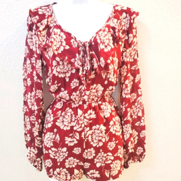 💚5/$25 Band of Gypsies Red & White Floral Boho Long Sleeve Romper Size Small - Picture 1 of 7